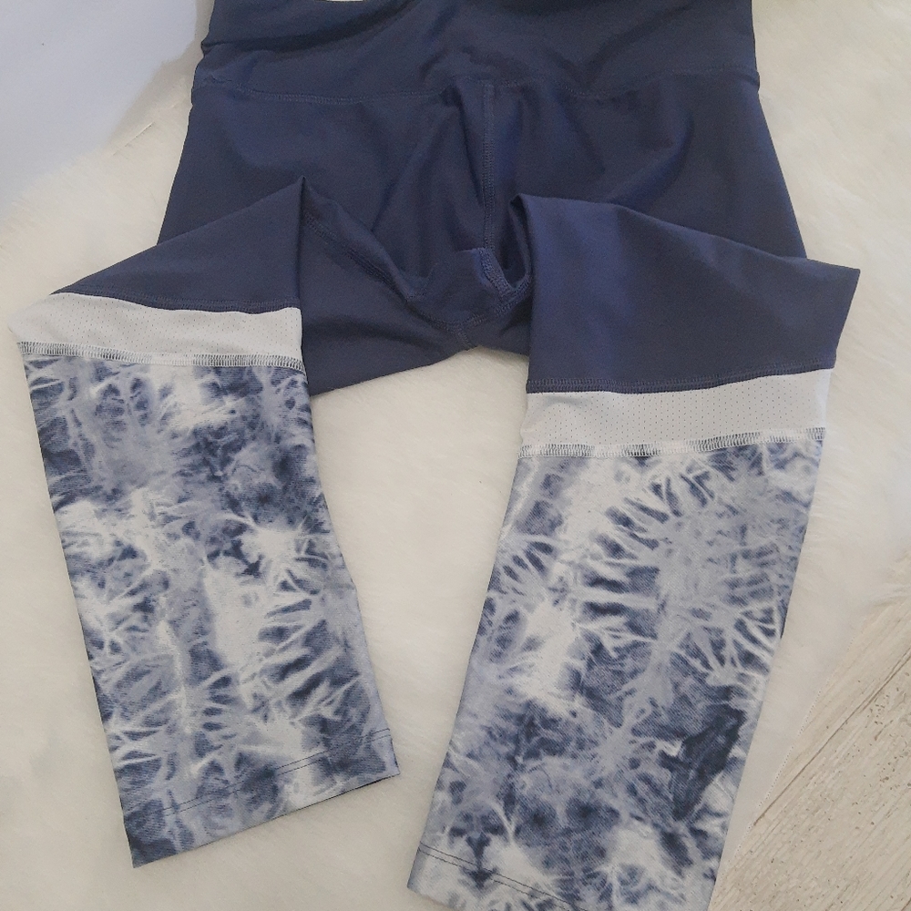 Under Armour Heather Compression Capri Leggings. - image 4